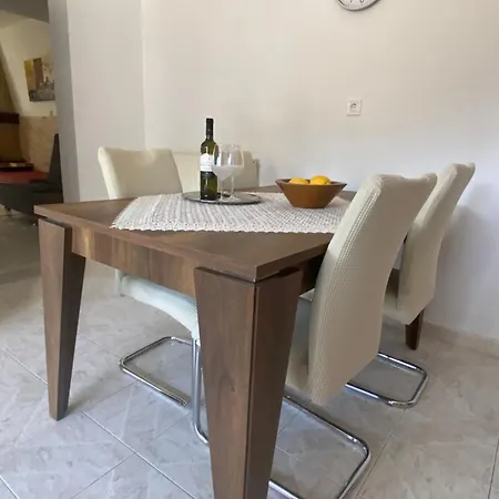 Kasteli Cozy House
